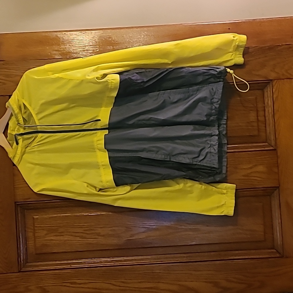 Under Armor Wind Jacket Size Large - image 1